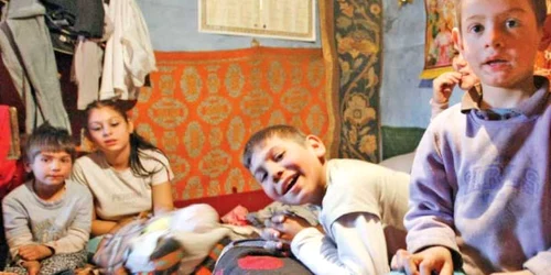 Statul nu a făcut mai nimic pentru a-i ajuta pe copii  să iasă din sărăcie    