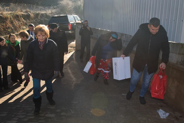 Cei vizitați s-au bucurat de daruri FOTO Familia Regală