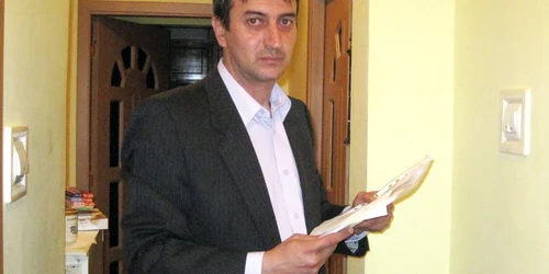 Dan Ulici a renunţat la ideea de a-şi dărma zidul, din cauza birocraţiei
