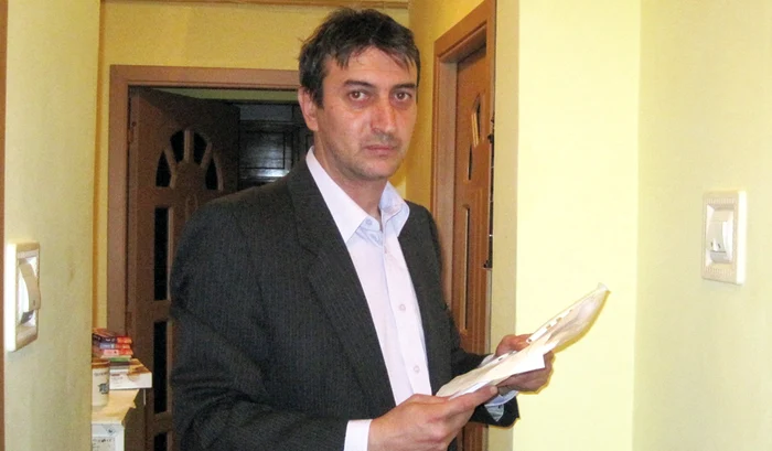 Dan Ulici a renunţat la ideea de a-şi dărma zidul, din cauza birocraţiei