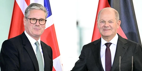 Prim ministrul britanic Kier Starmer si cancelarul german Olaf Scholz FOTO AFP jpg