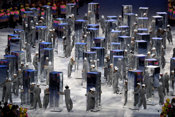 
    Stadionul Maracana a fost acoperit de focurile de artificii care au marcat începerea Jocurilor OlimpiceGetty Images  
