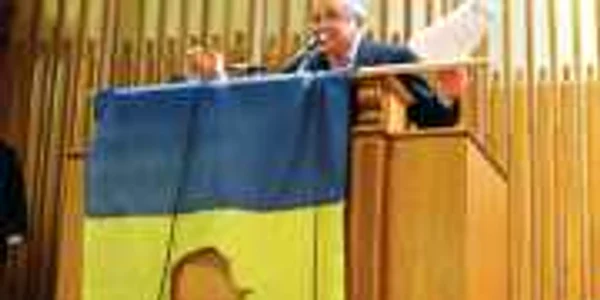 Iliescu i-a îndemnat pe revoluţionarii de sub aripa sa să-şi apere Revoluţia