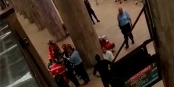 Tentativa suicid metrou Unirii FOTO captura video