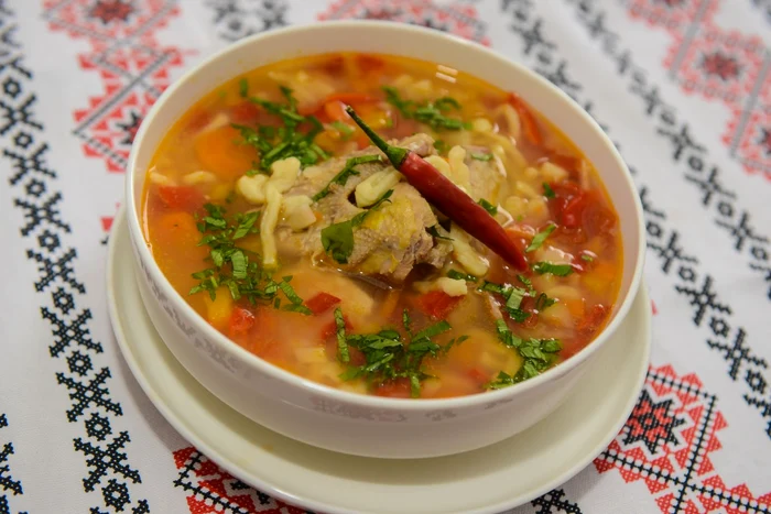 
    Borș moldovenesc de găinăfoto: Claudiu Onofrei  