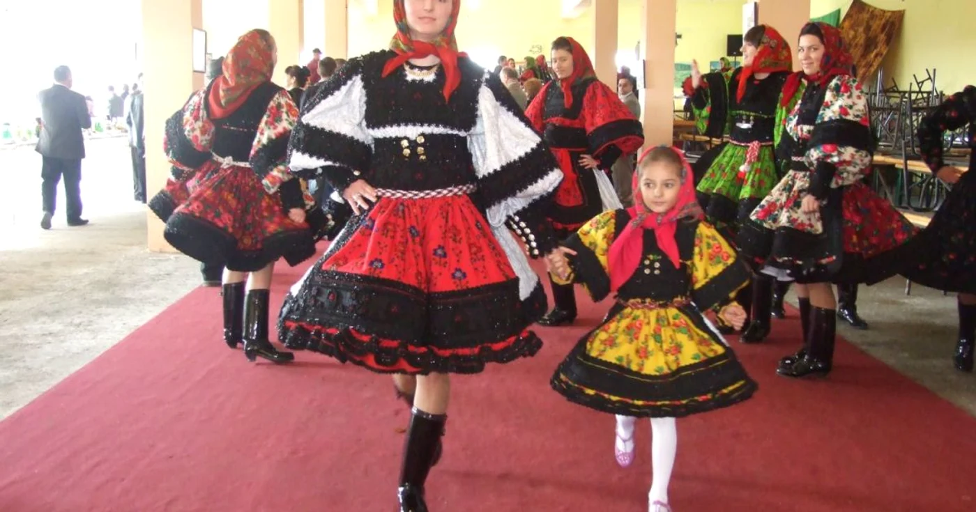 Osencuţele au defilati ieri în haine nou-nouţe