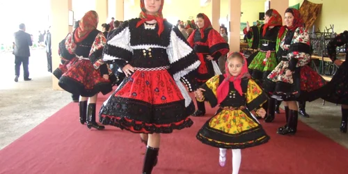 Osencuţele au defilati ieri în haine nou-nouţe