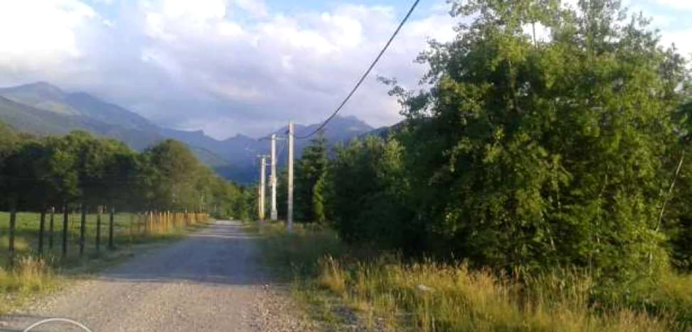 Drumul va fi asfaltat. FOTO OLX.