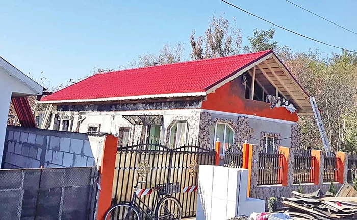 Așa arată acum acoperișul casei în care locuiește familia Ursu
