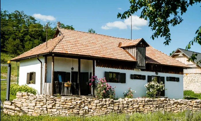 Casa țărănească din 1960 a fost modernizată. FOTO: Florin Pepene