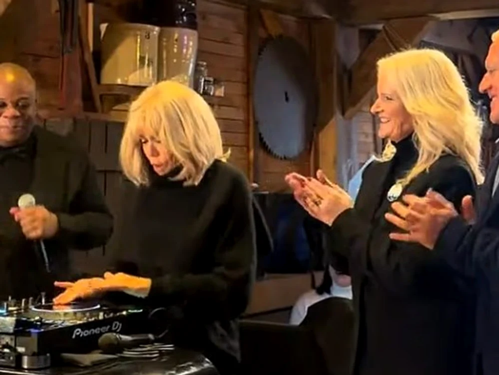 Brigitte Macron, DJ la o petrecere caritabilă FOTO: captura video X