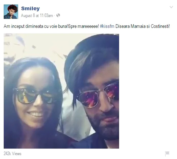 Smiley şi o frumoasă brunetă în drum spre mare