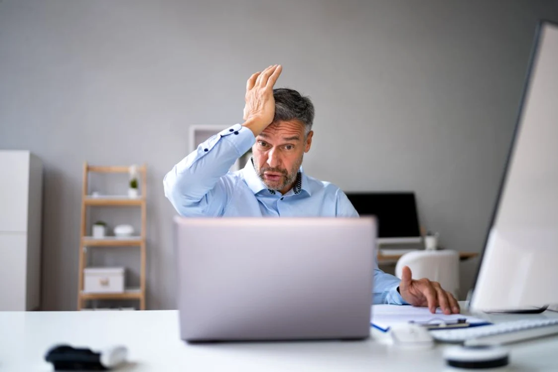 Un bărbat a convins sute de persoane să doneze bani pentru un caz umanitar inexistent- Shutterstock