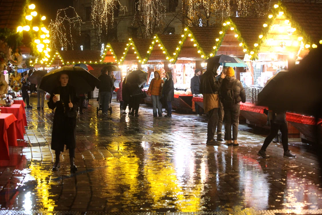 Târgul de Crăciun din București s-a deschis în urmă cu două zile FOTO Adevărul