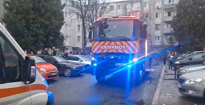 În apartamentul care a ars au fost găsite două cadavre. FOTO captură video Presa Satu Mare