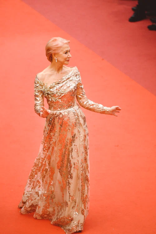 Helen Mirren a purtat o rochie couture Elie Saab, la Cannes 2019