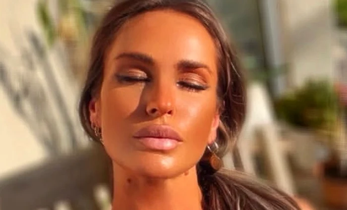 Diana Munteanu, în curte la bronzat foto: Instagram 