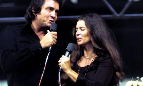 Povestea lui June Carter și a lui Johnny Cash  Iubire pe ritmuri de country jpeg