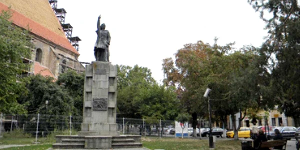 Monumentele  de for public