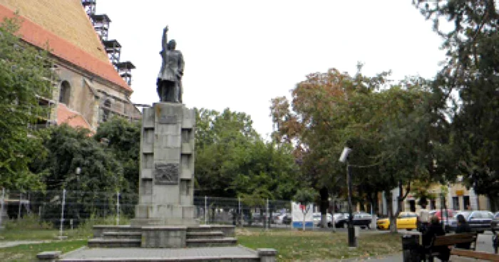Monumentele de for public