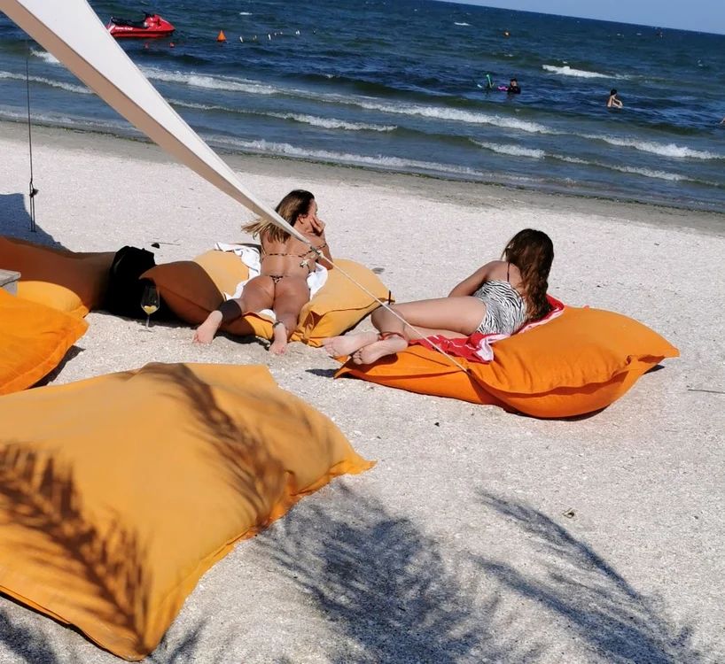 Tania Budi, pe plaja din Mamaia