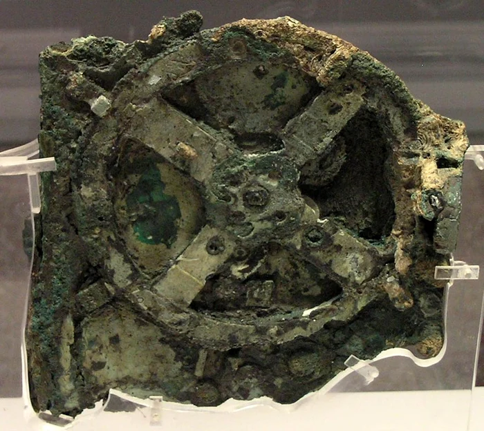 fragmentele sale pot fi admirate la Muzeul Național de Arheologie din Atena / foto: wikipedia