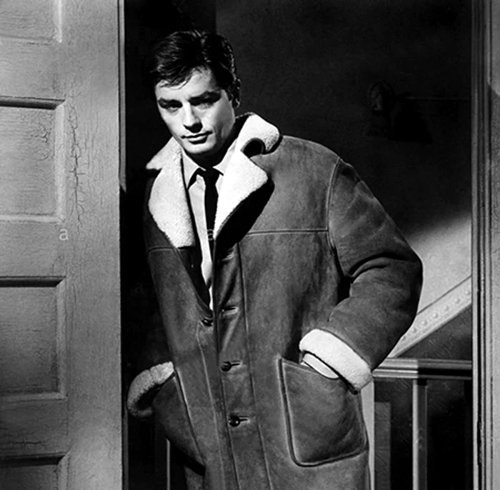 Alain Delon a purtat celebrul cojoc în filme FOTO: blog Mizeria Istoriei 