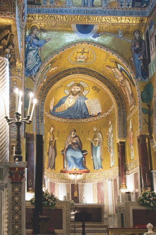 Capela Palatină din Palatul Normanzilor, cu celebrele sale mozaicuri bizantine