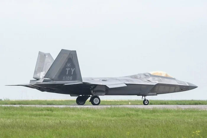 F22 Raptor supersonicul ce nu poate fi detectat de radar adus de americani la Mihail Kogălniceanu Sursa foto Forţele Aeriene Române