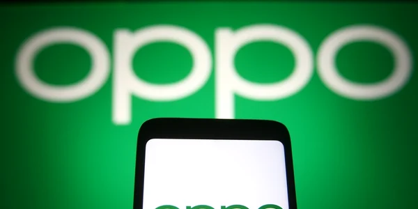 Smartphone OPPO FOTO Shutterstock jpg