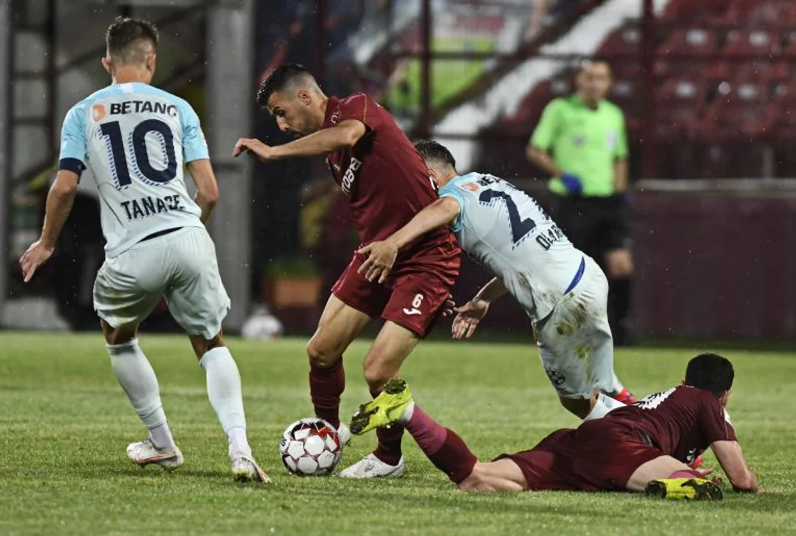 
    CFR Cluj s-a detasat in fruntea clasamentuluiFOTO: Sportpictures.eu  