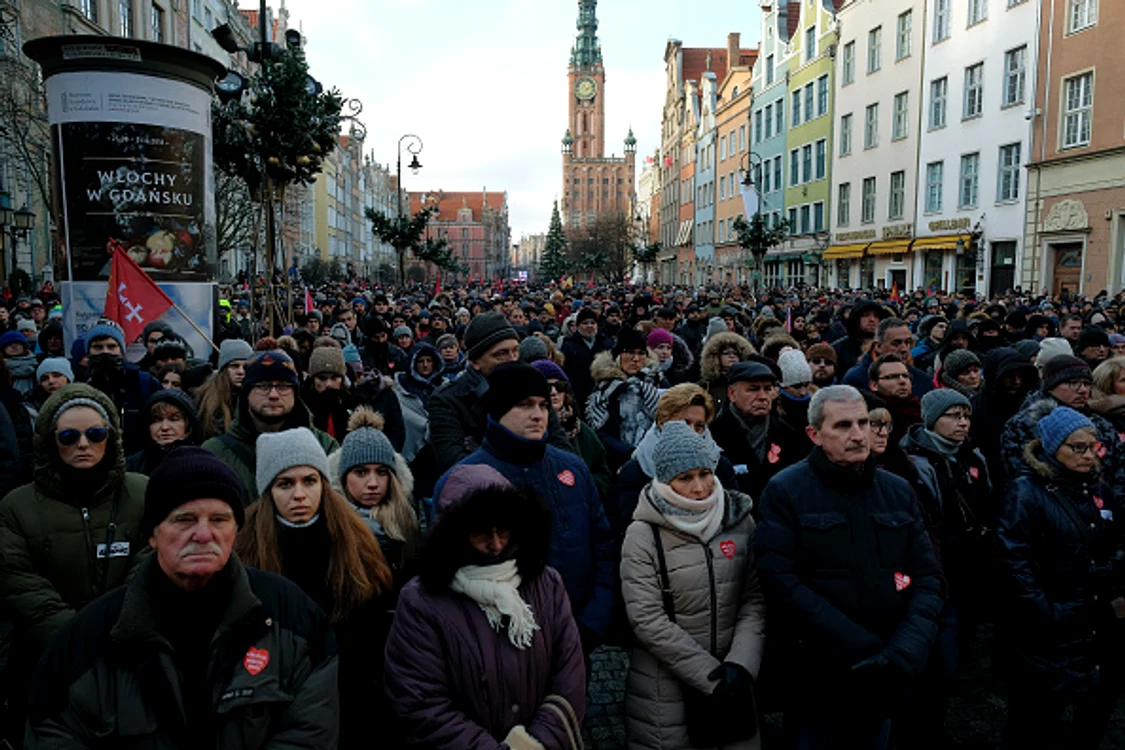 Primarul din Gdansk ucis pe scenă a fost condus pe ultimul drum de zeci de mii de oameniFoto: Getty