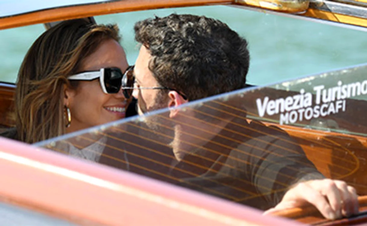 Ben Affleck (49 de ani) şi Jennifer Lopez (52 de ani) au defilat ca un cuplu la 10 septembrie, la Festivalul de Film de la VeneţiaFotografii: EPA-EFE/Profimedia
