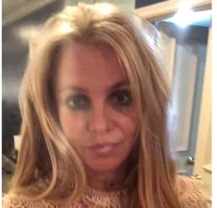 
    Britney Spears în timpul filmării captură video  