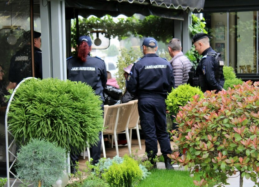 La plimbare prin oraș, sub influența drogurilor, în centrul Slatinei. Jandarmii au legitimat doi tineri cu comportament ciudat