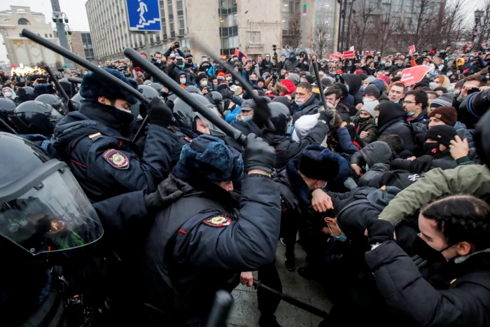 Intervenție a polițiștilor pentru reprimarea unei manifestații în Rusia FOTO EPA-EFE