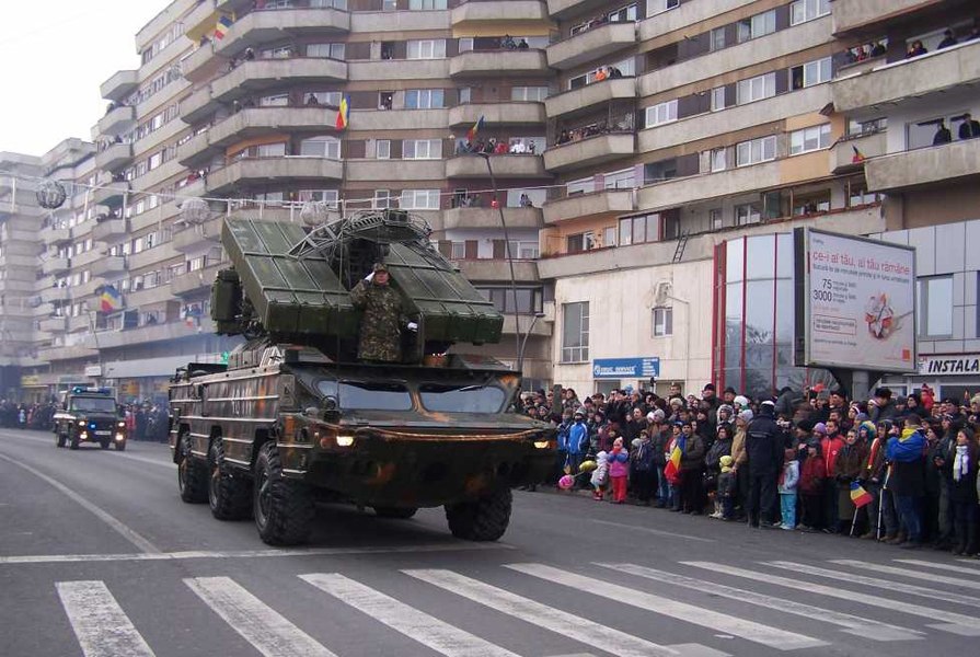 Militari români, francezi și polonezi, plus elicoptere și avioane de luptă, la parada de Ziua Națională, de la Alba Iulia