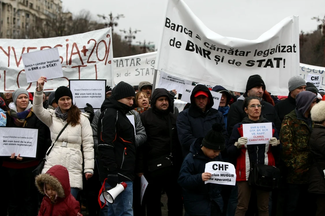 Protestatarii cer conversia creditelor la cursul istoric plus maxim 20% FOTO Dorin Constanda