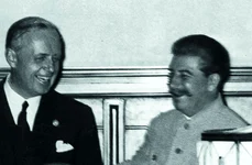 Stalin: „Știu cât de mult își iubește națiunea germană Führerul  De aceea, doresc să beau în sănătatea lui” jpeg