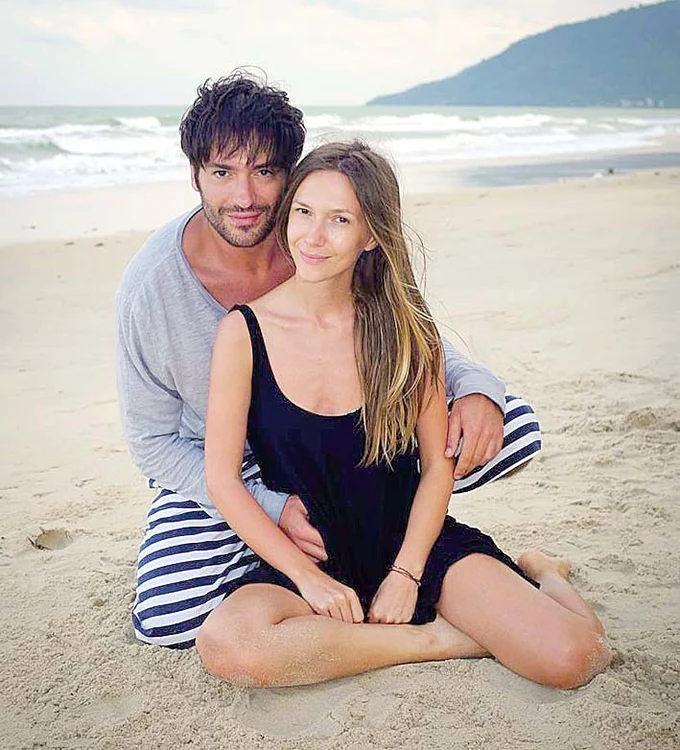 Adela a bătut  drumul până în  Thailanda, în aprilie,  pentru a-l verifica  pe Radu, care  filma pentru  ”Insula Iubirii”