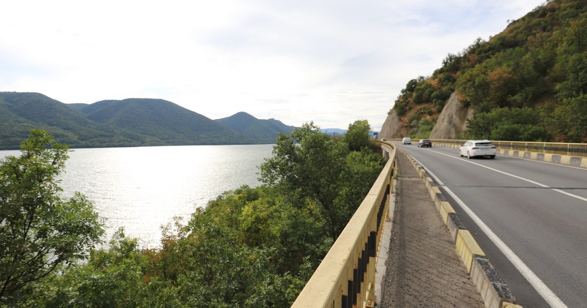 Cel mai spectaculos lanț de viaducte din România. Cum a fost construit drumul suspendat deasupra Dunării, la Porțile de Fier