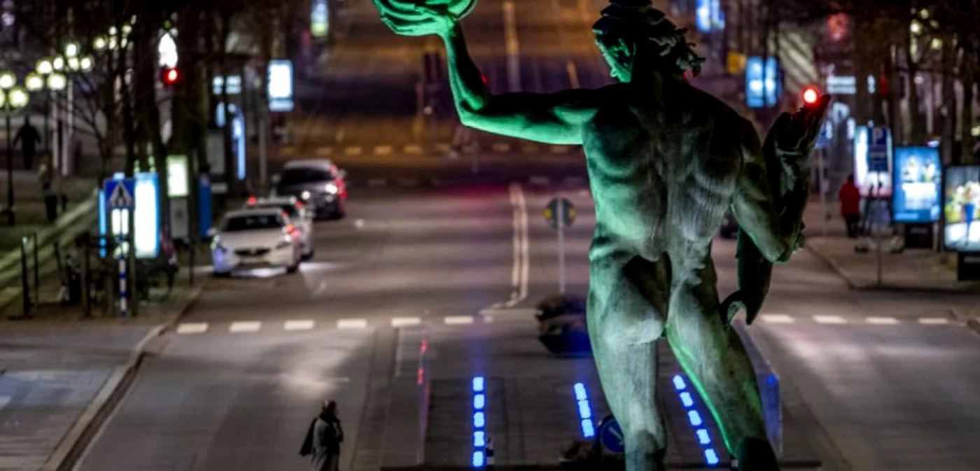 În Suedia oamenii nu pun atât de mult accentul pe interacţiunea socială. Imagine din Gotaplatsen, Goteborg  Foto EPA EFE