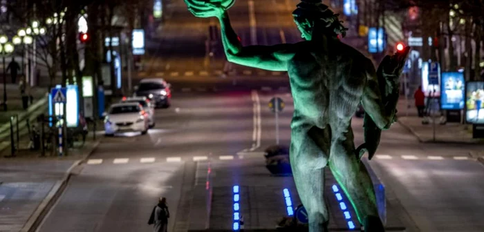 În Suedia oamenii nu pun atât de mult accentul pe interacţiunea socială. Imagine din Gotaplatsen, Goteborg  Foto EPA EFE