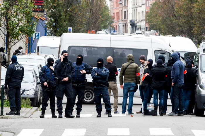 Operaţiunea de căutare a teroriştilor la Bruxelles FOTO AP