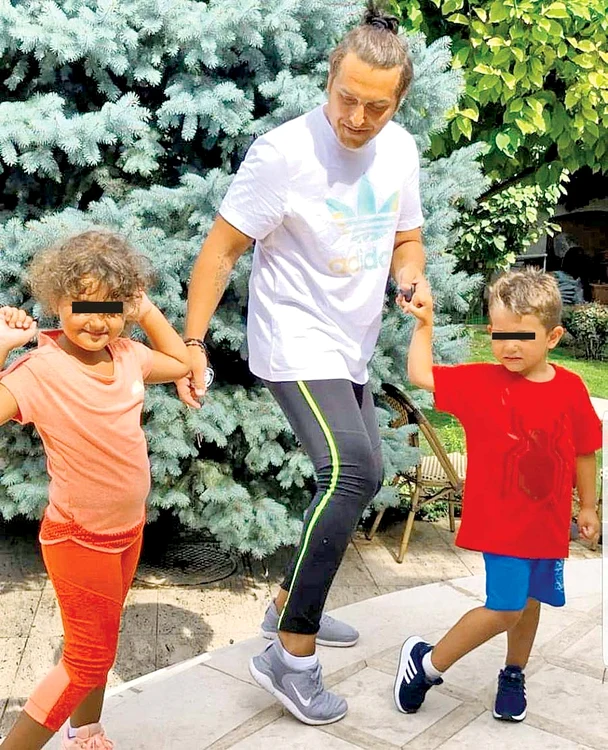 Bogdan Ionescu, fostul soţ, o secondează perfect cu copiii