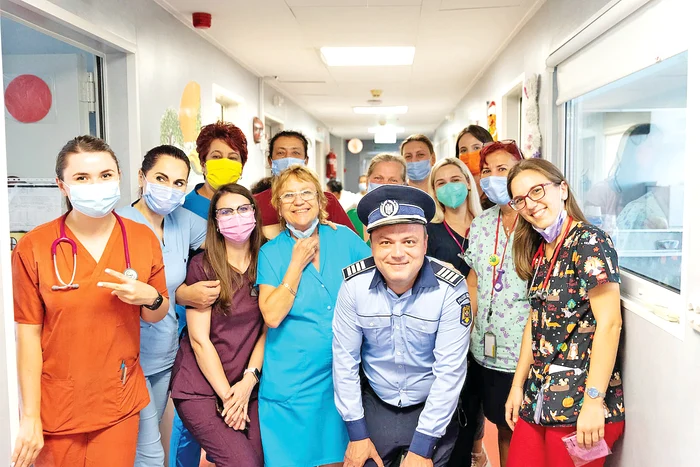 Actorul Leonid Doni, întâmpinat de echipa  medicală de la Secţia de Oncologie
