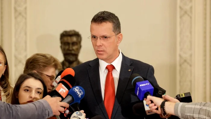 Ce spune rectorul Bioterra despre CV-ul lui Ionuț Moșteanu.