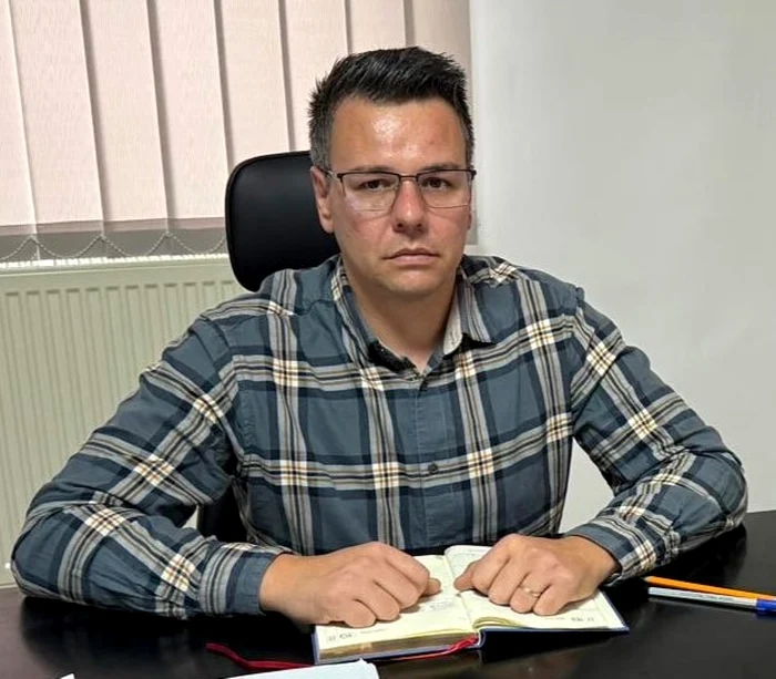 Primarul Alexandru Luca a moştenit datoria de la fosta administraţie. FOTO: Facebook A. Luca