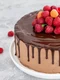 Tort de ciocolata si zmeura  Sursa foto shutterstock 2250811499 jpg
