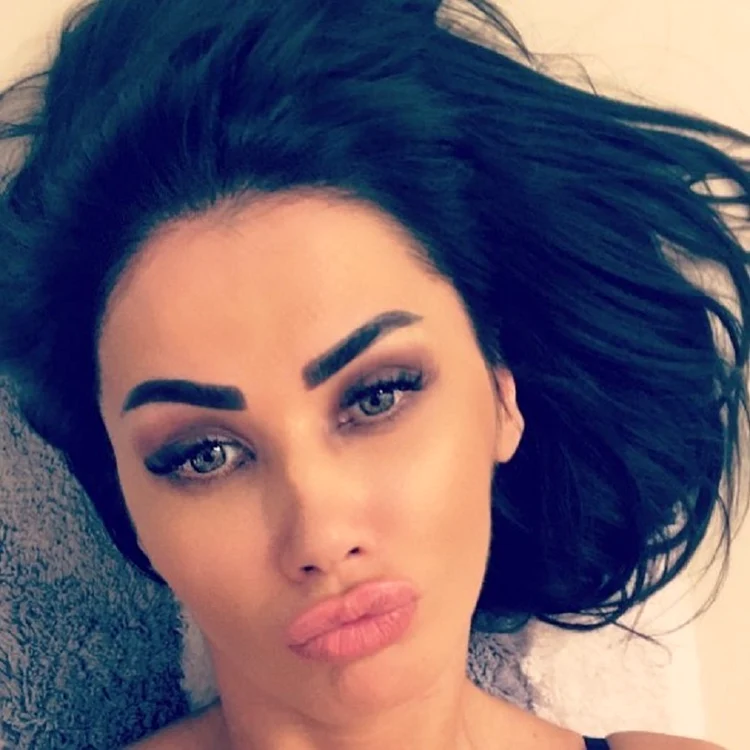 
    Oana Zăvoranu vrea să scape de tatuajul de la sprâncenefoto: arhivă personală  